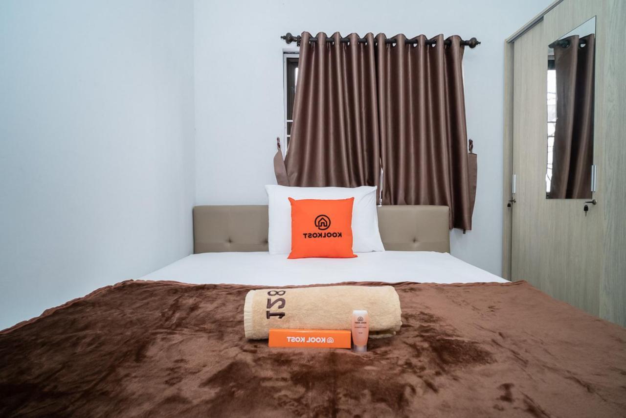 คูลคอสต์ เนียร์ ปาซาร์ บารู Hotel จาการ์ตา ภายนอก รูปภาพ