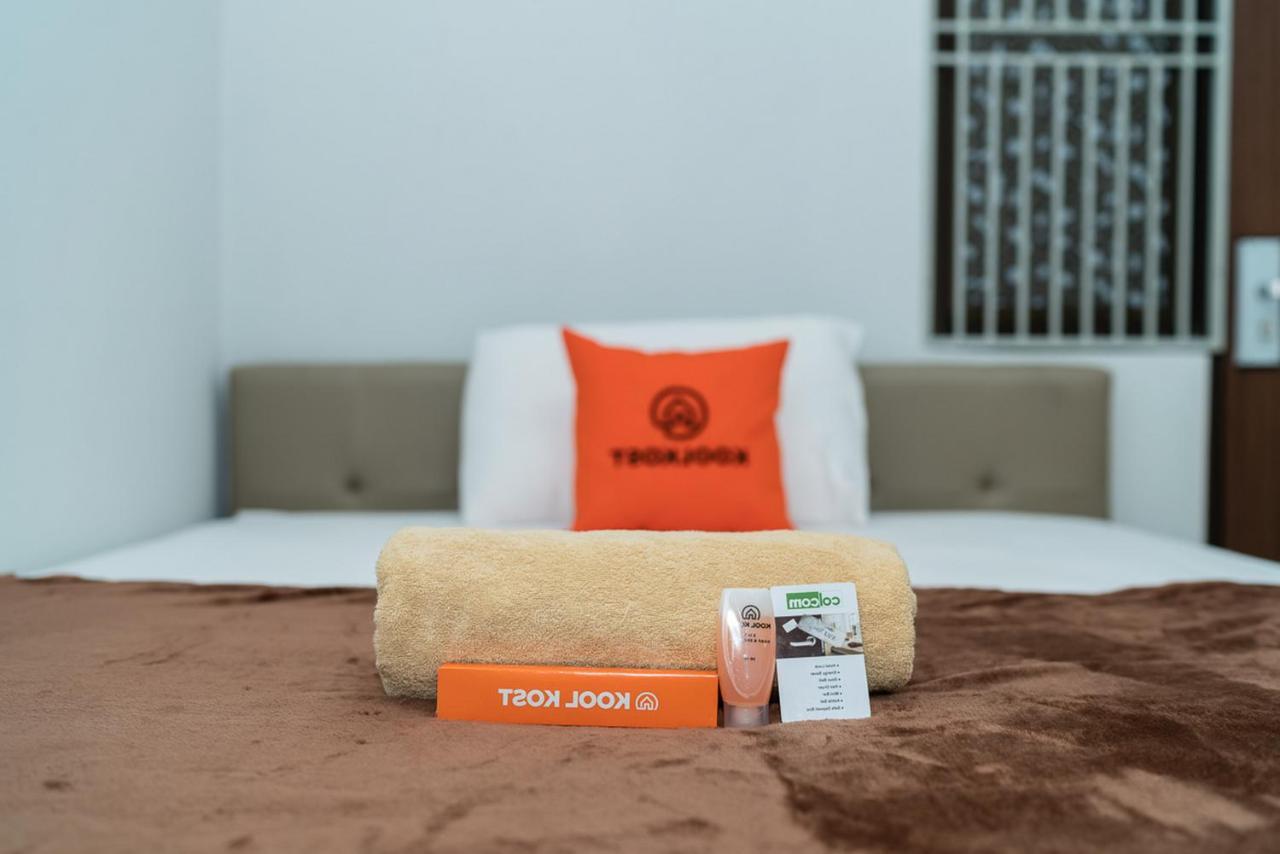 คูลคอสต์ เนียร์ ปาซาร์ บารู Hotel จาการ์ตา ภายนอก รูปภาพ